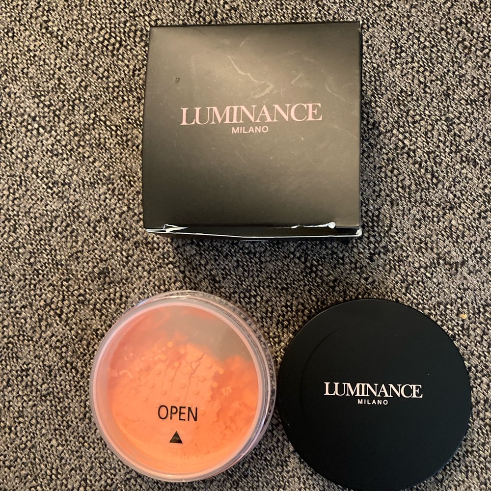NIB Luminance Milano Blurring Setting Powder - Color Rich Peach